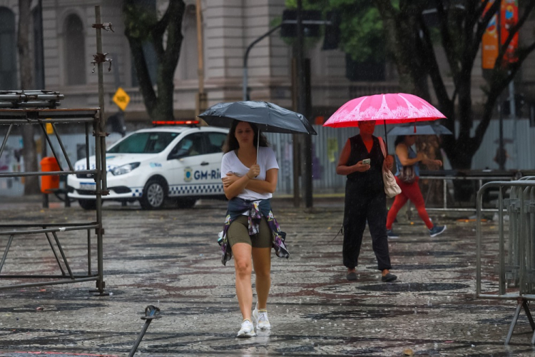 Alerta de chuvas intensas no Rio de Janeiro deixam seis cidades em ‘perigo potencial’