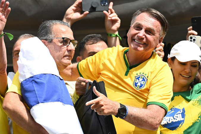 O ex-presidente Jair Bolsonaro (PL) ao lado do pastor Silas Malafaia
