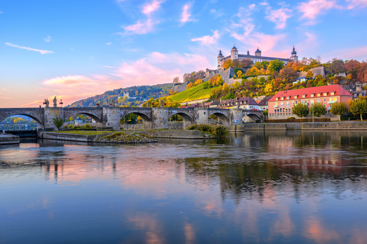 Além da paisagem linda, Würzburg atrai turistas para festas populares 
