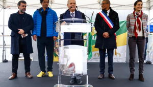 O ex-jogador Raí e o presidente da Embratur, Marcelo Freixo, participam de inaguruação de rua em homenagem ao craque brasileiro