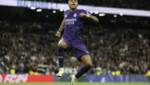 Rodrygo Goes, atacante brasileiro do Real Madrid, comemora seu segundo gol no jogo