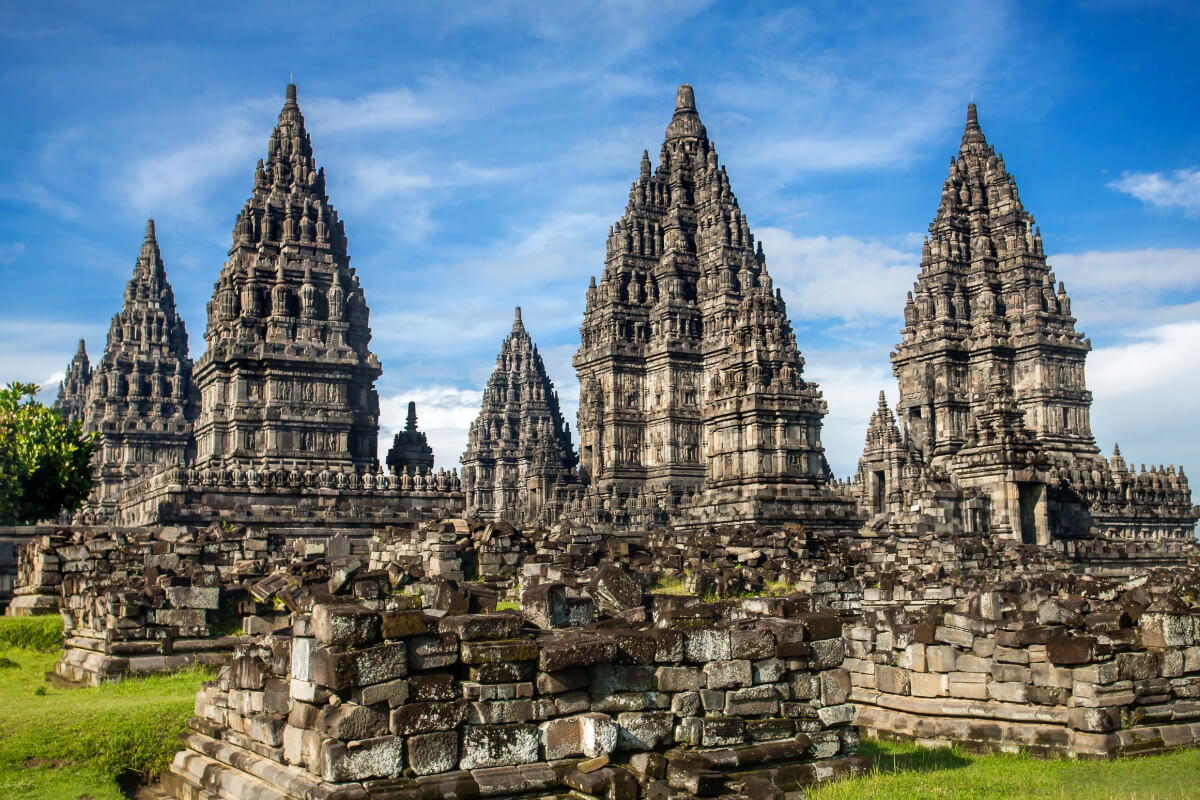 O templo Prambanan, um dos mais importantes do país, fica em Yogyakarta, na Ilha de Java 
