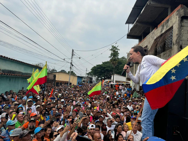 María Corina Machado em ato político no estado de Barinas, onde seu diretor de campanha foi preso