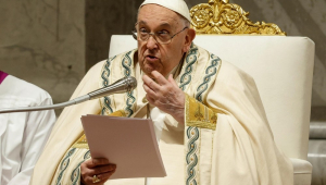 Papa Francisco preside Santa Missa da Vigília Pascal na Noite Santa de Páscoa na Basílica de São Pedro