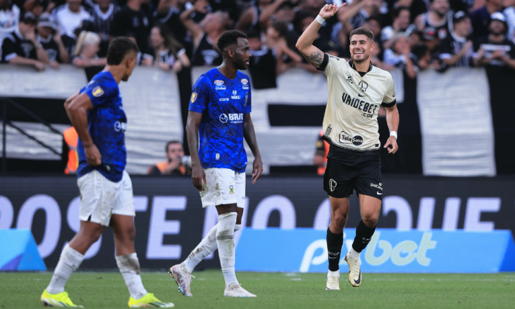 Corinthians faz gol no último lance, vence o Santo André e mantém chance de classificação