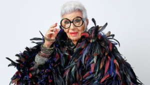 Iris Apfel, ícone da moda e inspiração para ‘Barbie’, morre aos 102 anos