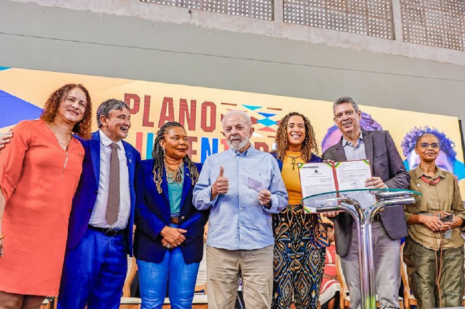 Presidente Lula e ministros durante o lançamento do Plano Juventude Negra Vida