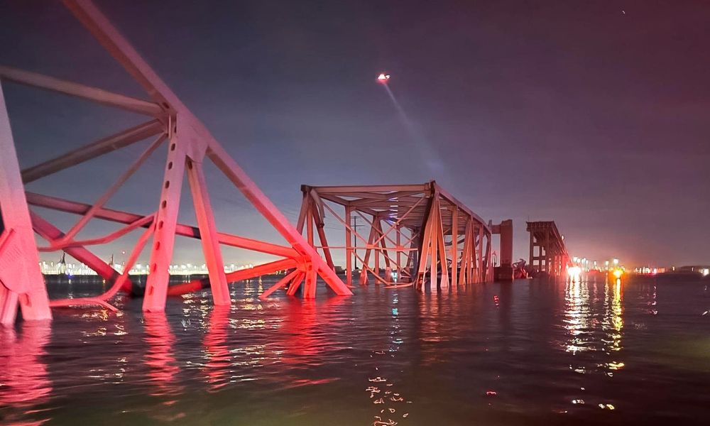 EUA começam a remover escombros de ponte de colapsou em Baltimore