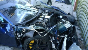 Porsche avaliada em R$ 1 milhão destruído após acidente na zona leste de São Paulo
