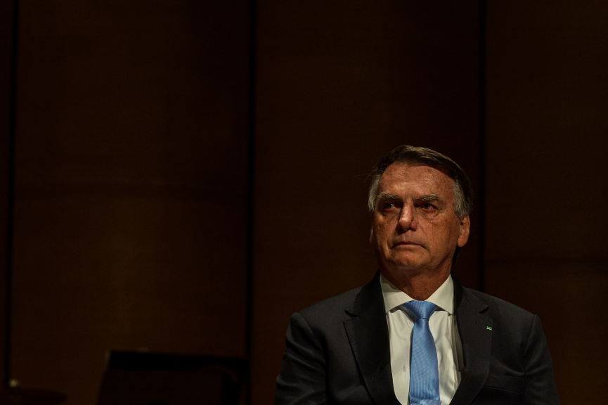 Defesa de Bolsonaro quer entregar em mãos explicações sobre estadia na Embaixada da Hungria