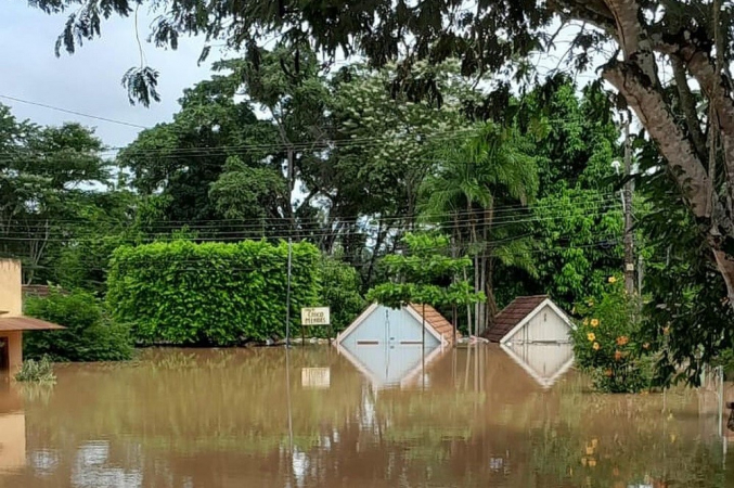 Enchente atinge casa de Chico Mendes