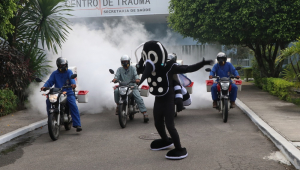 Fumacê para combate ao mosquito transmissor da dengue no entorno do Hospital Estadual Alberto Torres, em São Gonçalo