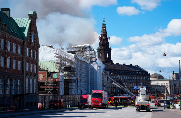 DINAMARCA/COPENHAGUE/INCÊNDIO/BOLSA DE VALORES/PRÉDIO ANTIGO