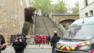 Homem é preso após invadir consulado do Irã em Paris e ameaçar se explodir… - Veja mais em https://noticias.uol.com.br/internacional/ultimas-noticias/2024/04/19/homem-ameaca-se-explodir-no-consulado-do-ira-em-paris.htm?cmpid=copiaecola