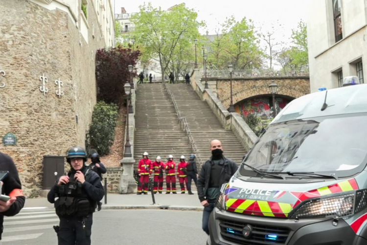 Consulado do Irã em Paris é interditado após homem ser preso com explosivos