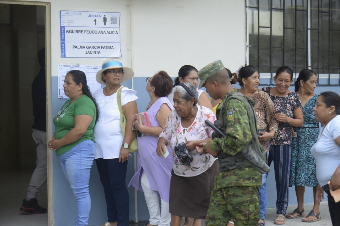 Equador realiza plebiscito neste domingo sobre segurança