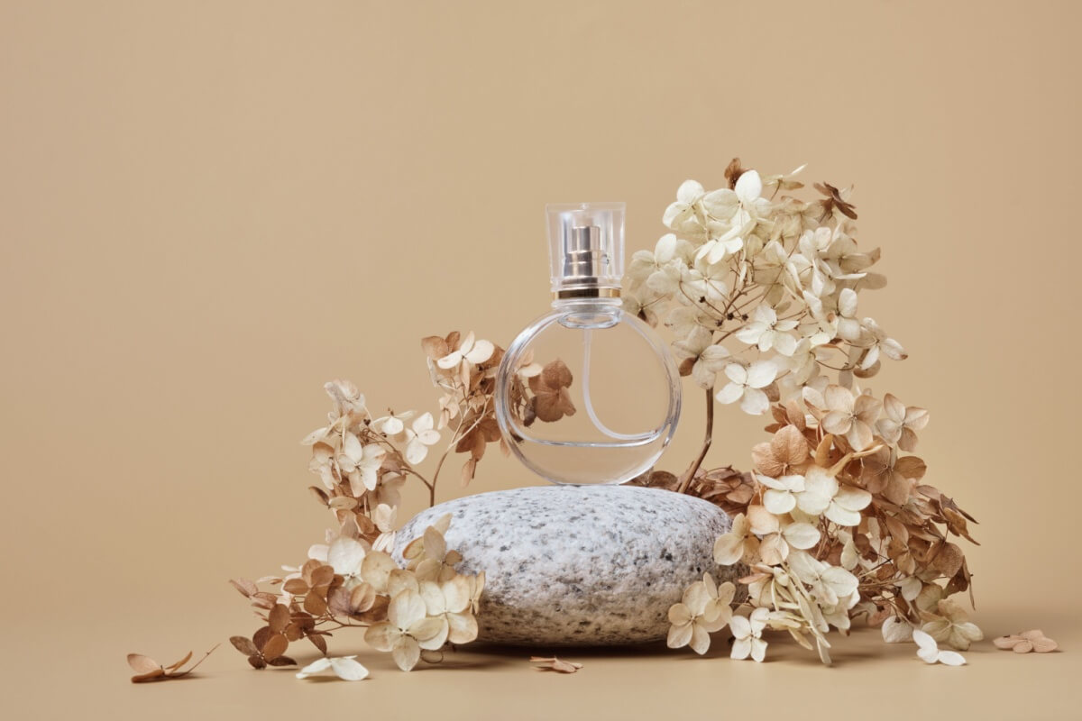 10 perfumes femininos e masculinos ideais para o outono