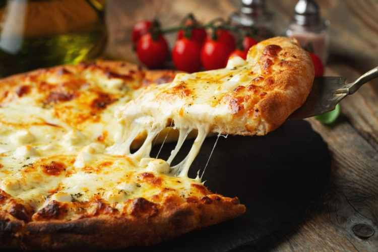 4 formas de aquecer a pizza no dia seguinte