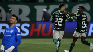 Piquerez e Endrick comemoram gol do Palmeiras