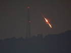 mísseis interceptados que dispararam do Irã em direção a Israel, vistos sobre o norte de Israel