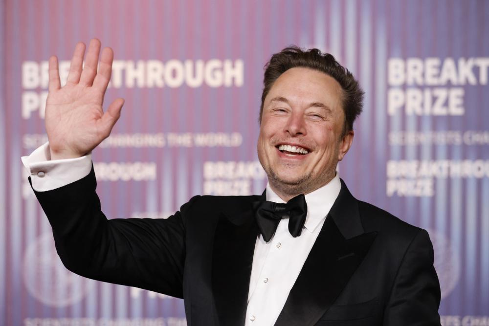 CEO da Tesla Motors, Elon Musk, participa da décima Cerimônia do Prêmio Breakthrough no Academy Museum of Motion Pictures em Los Angeles,