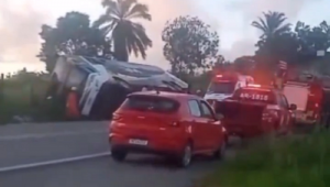 Acidente com ônibus que ia do Rio de Janeiro para Porto Seguro na Bahia deixa 9 mortos e 23 feridos