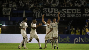 JP Chermont jogador do Santos comemora seu gol durante partida contra o Avaí no estádio Ressacada
