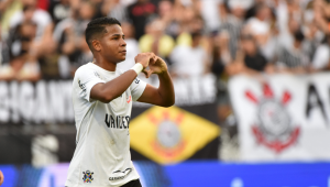 Corinthians vence Fluminense por 3 a 0 com show de Wesley