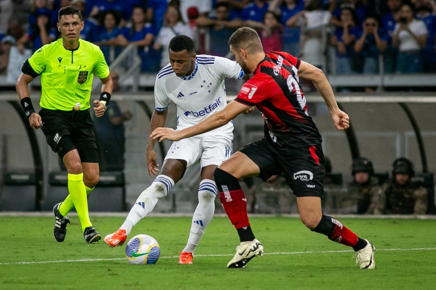 Em clima de despedida de Ronaldo, Cruzeiro bate Vitória em casa por 3 a 1