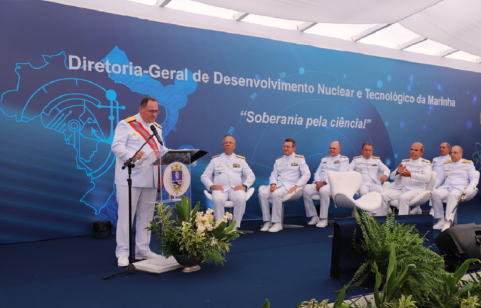 O almirante Alexandre Rabello de Faria discursa em sua cerimônia de posse
