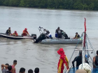 Operação de resgate de corpos encontrados em embarcação