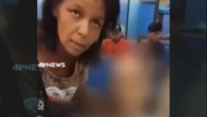 Justiça mantém presa mulher que levou cadáver ao banco: ‘Ação repugnante e macabra’