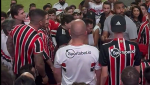Palmeirense infiltrado na torcida do São Paulo em jogo no Morumbi