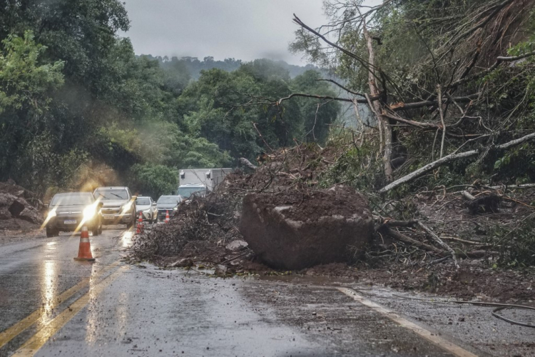 Chuvas persistem e afetam mais de 2,1 milhões de pessoas, em 446 cidades no RS; chega a 143 número de mortos