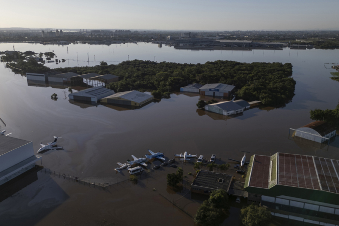 As inundações no sul do Brasil deixam pelo menos 86 mortos e 134 desaparecidos