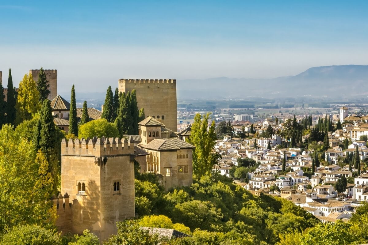 Andaluzia encanta com sua rica cultura, paisagens deslumbrantes e charme histórico  