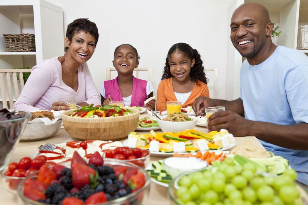 Uma dieta colorida é essencial para a saúde, pois fornecem uma ampla gama de nutrientes essenciais 
