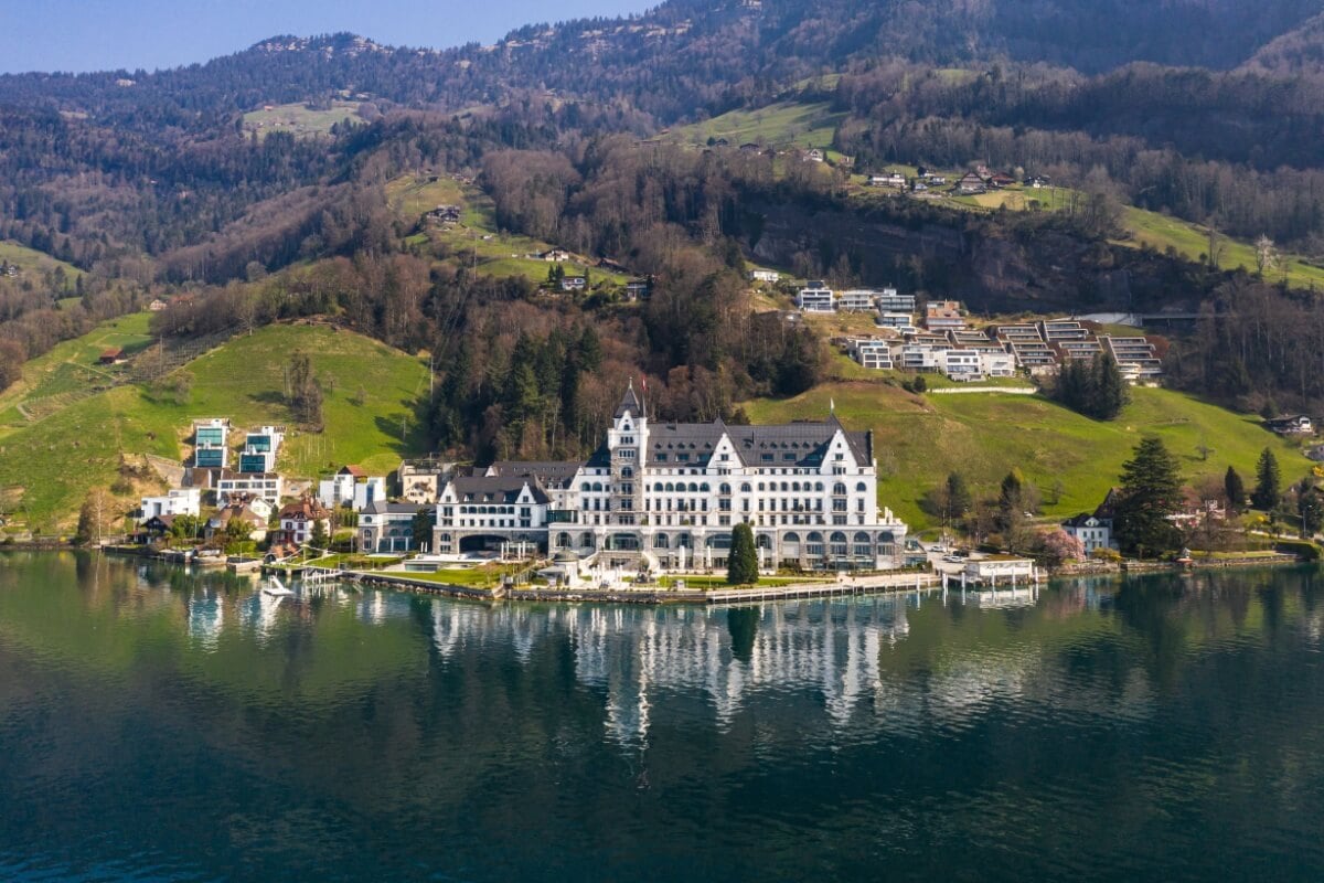O hotel Park Hotel Vitznau fica às margens do lago Lucerna 
