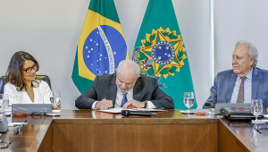 Lula assina decreto