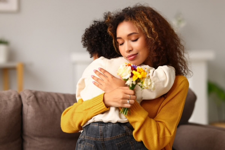 Aprenda oração para melhorar a conexão entre mãe e filho