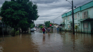 Com retorno das chuvas, águas voltam a subir no RS; Estado tem 147 mortos pelas enchentes