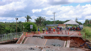 Trecho da BR 222, no Maranhão, rompido após chuvas no Estado