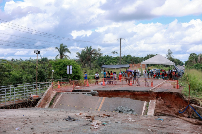 Trecho da BR 222, no Maranhão, rompido após chuvas no Estado