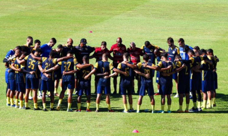 Treinador do Brasiliense se demite no intervalo de jogo da Série D