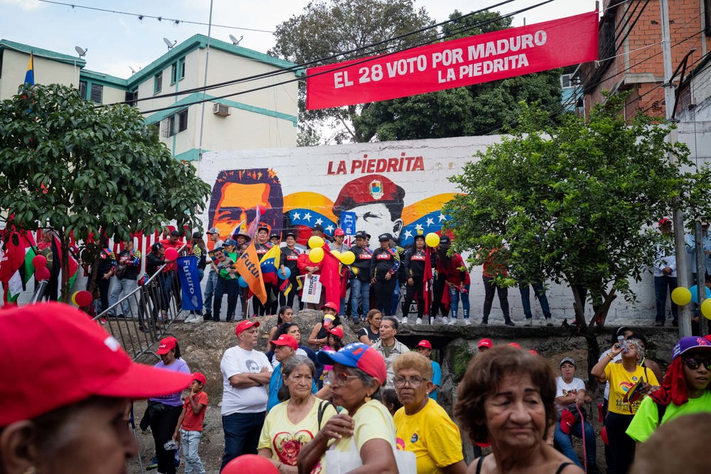 Personagens participaram de uma marcha chavista em apoio ao presidente da Venezuela Nicolás Maduro