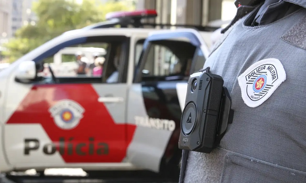 Câmera corporal em policial militar de São Paulo