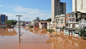 Porto Alegre tem apenas duas estações de água funcionando, diz prefeito