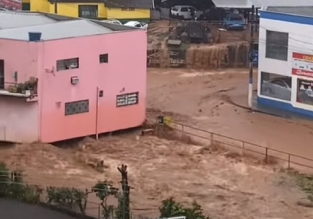 Chuva forte causa estragos na cidade de Capinzal, no oeste catarinense