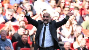 O técnico espanhol do Manchester City, Pep Guardiola, reage durante a final da Copa da Inglaterra entre Manchester City e Manchester United, no estádio de Wembley, em Londres, em 25 de maio de 2024.