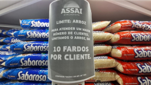 Supermercado atacadista em São Paulo limita a venda de fardos de arroz